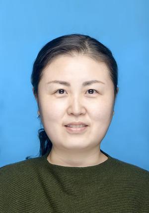 张瑶，教务处教务员，负责中专部课程安排、统筹调配，以及绩效工资计算等工作