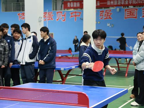 4目光如炬 挥拍如风