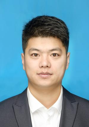 朱荣涛，副校长，负责团委、政教处及招生实训处。