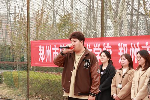 3教练员代表石耀然宣誓 3教练员代表石耀然宣誓