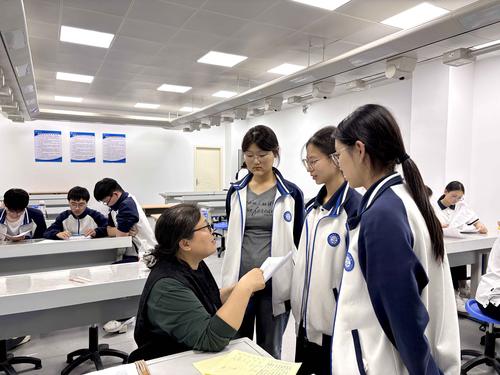 2.郑州市第十中学指导教师辅导参赛学生 2.郑州市第十中学指导教师辅导参赛学生