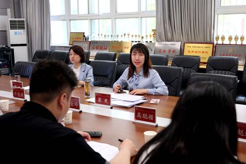 3.学术委员梁爽对各课题的开题报告进行逐一点评和集中指导