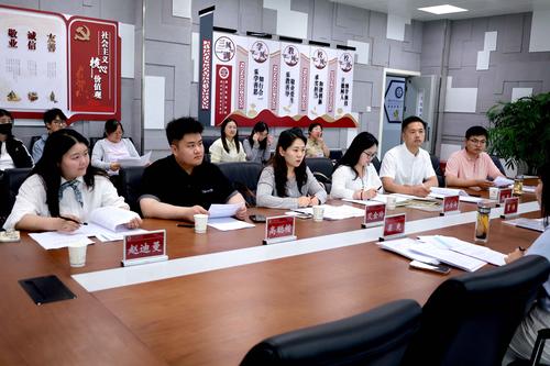 6.郑州市教育科学推荐一般课题第五研究共同体开题研讨会现场