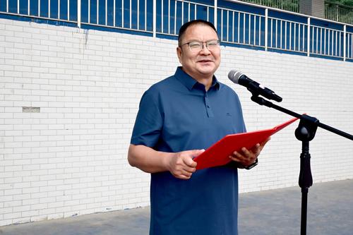 5.党委书记邵元辉为高三学子加油鼓劲