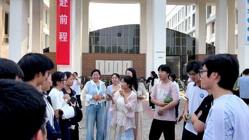 3.成语接龙争霸赛，师生携手开动思维