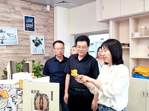 梁爽介绍世界职业院校技能大赛艺术设计赛项作品 梁爽介绍世界职业院校技能大赛艺术设计赛项作品