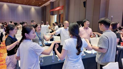 3课上学员积极参与活动 3课上学员积极参与活动