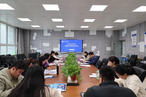 2.学校邀请郑州市教育规划与评估中心专家进行立项申报培训指导