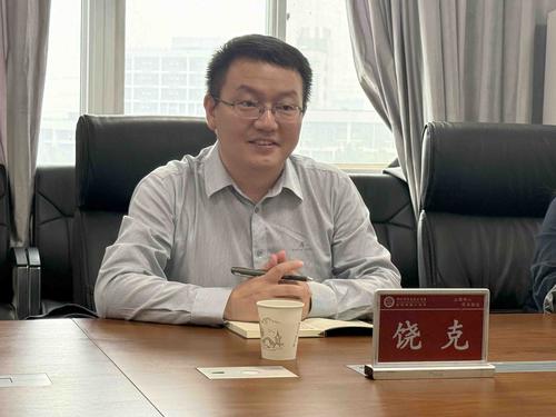 航空港区外国语高级中学副校长饶克作专题培训 航空港区外国语高级中学副校长饶克作专题培训