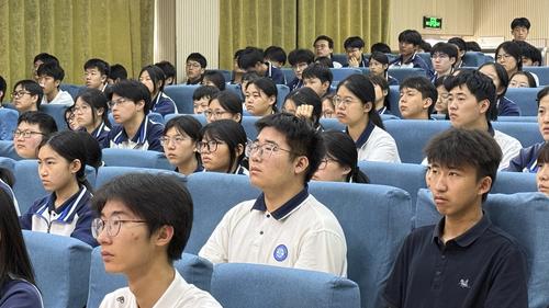 3.同学们认真听讲 3.同学们认真听讲