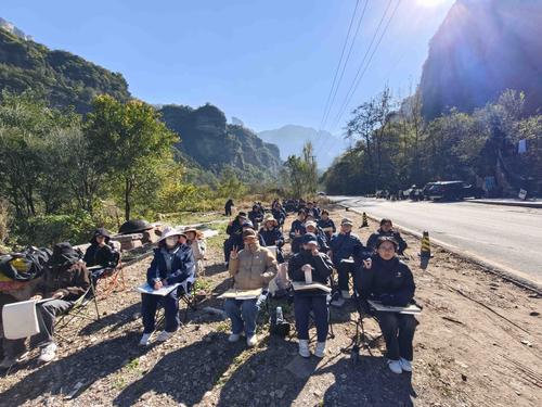 2511b班的部分同学在下午课程开始前做好上课准备